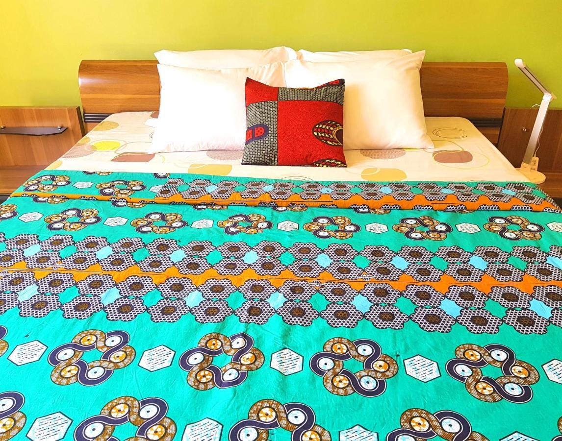 Yambi Guesthouse Кигали Экстерьер фото